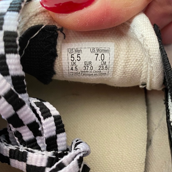 Vans - Picture 5 of 5